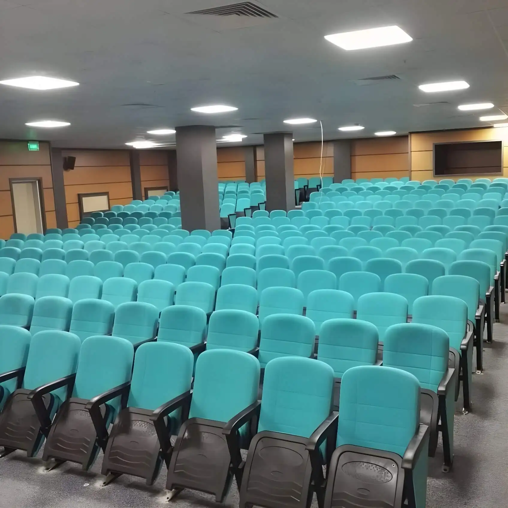 Konferans Koltuğu Fiyatı Nasıl Belirlenir